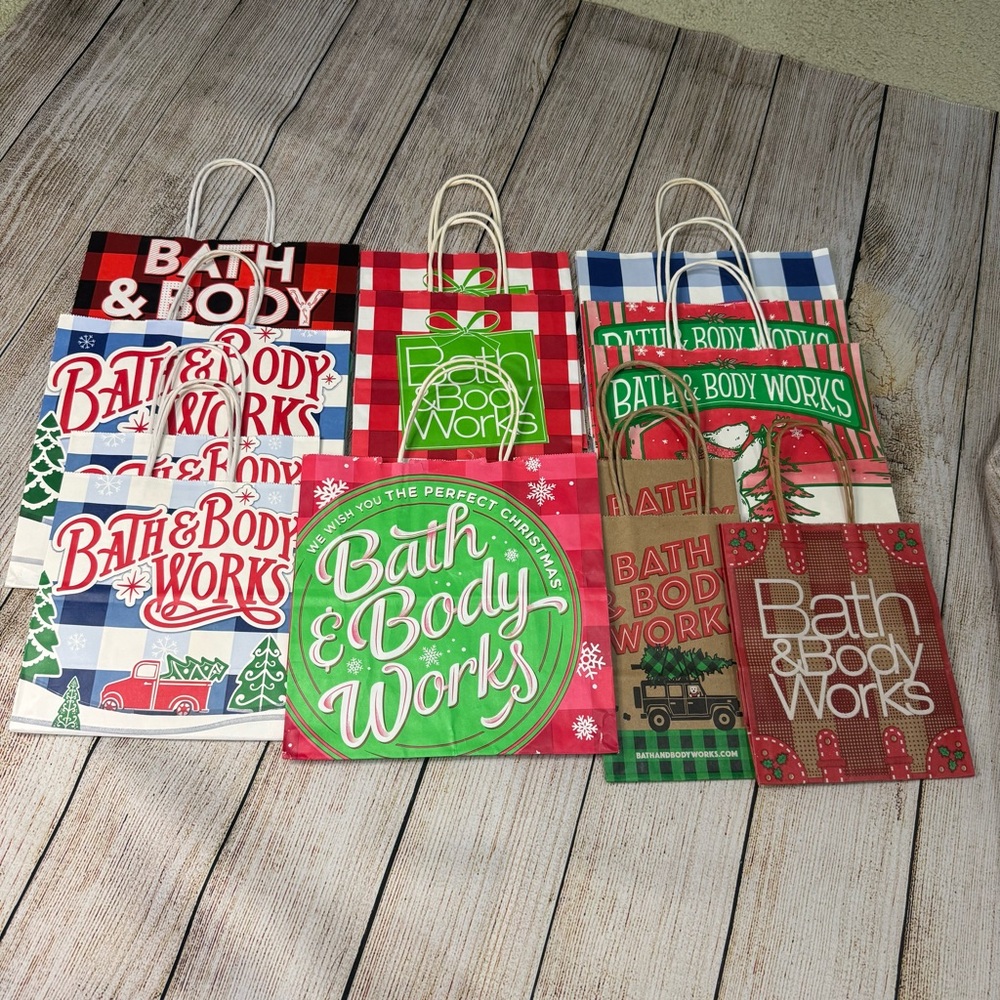 Lot of 13 EUC Bath & Body Works Holiday Shopping Gift Bags - Various Sizes